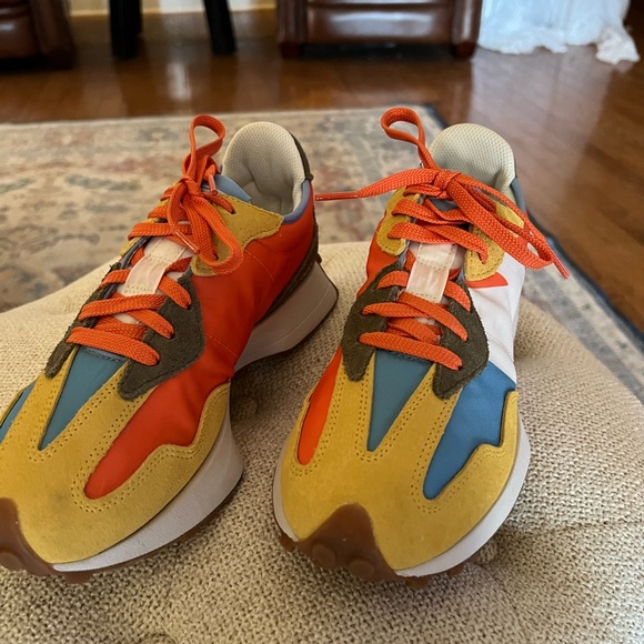 New balance 327. Unisex size 8 . Great fall colers - Picture 6 of 6